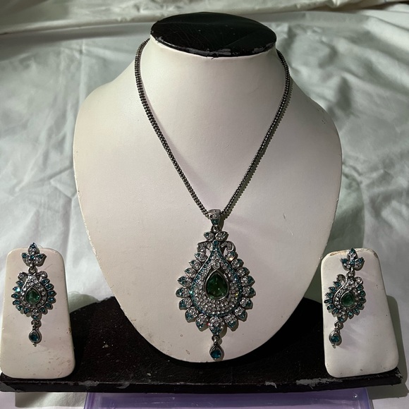 Indian Pakistani jewelry-Light sky blue and silver crystal necklace earring set - Picture 2 of 7